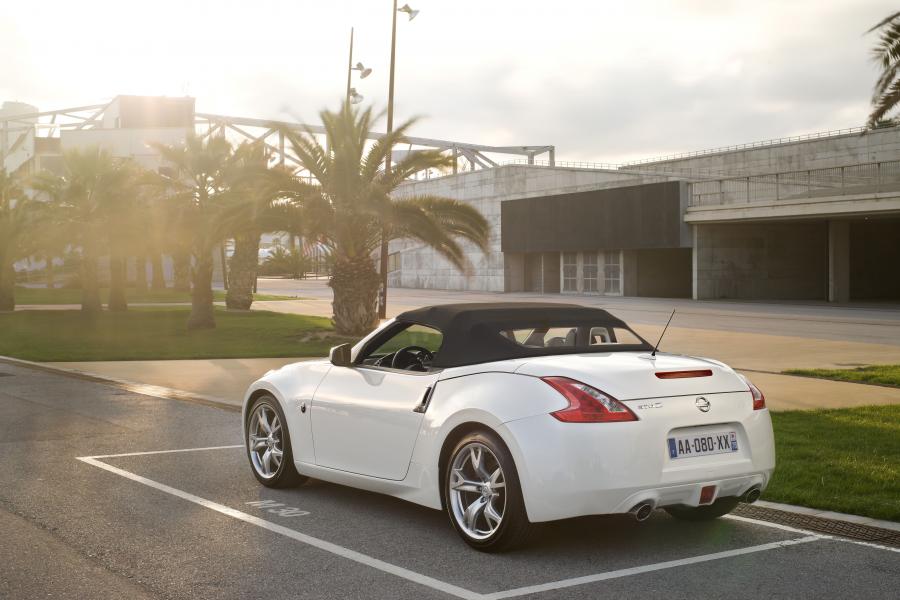  Nissan 370Z Roadster 2011 года  (фото 5 из 16)
